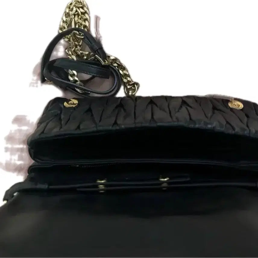 [BUNJANG] Miu Miu Matelassé Crossbody Bag / [정품]미우미우 마테라쎄 크로스백