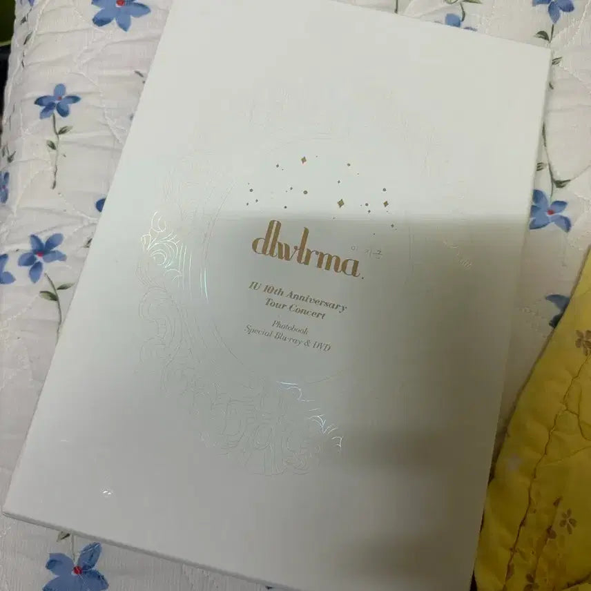 [BUNJANG] IU 10th Anniversary Concert Blu-ray &amp; DVD Set / 아이유 10주년 콘서트 DVD 블루레이