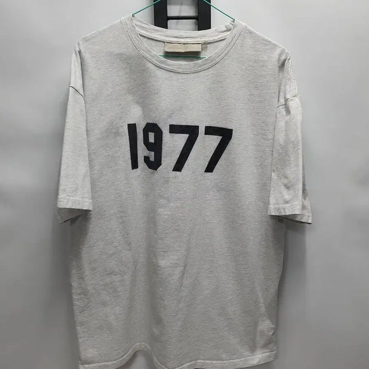 [BUNJANG] Fear of God Essentials 1977 T-Shirt XL / 피어오브갓 에센셜 반팔티 1977 티셔츠 xl