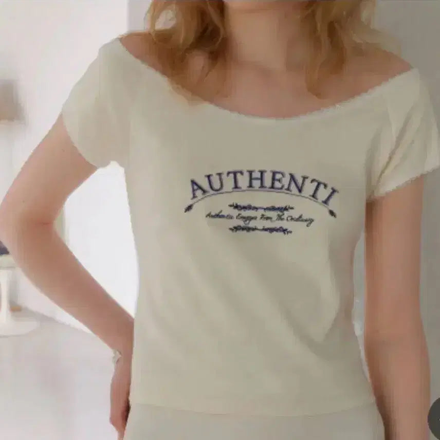 [BUNJANG] Ascentee Lace Embroidery One-Shoulder Off-Shoulder Half Sleeve T-Shirt Cream / 새상품) 어센티 레이스 자수 티셔츠 크림 원숄더 오프숄더 반팔티