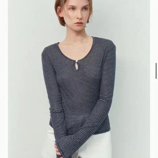 [BUNJANG] Abra-Mois Essential Button Detail Stripe T-Shirt Navy / 아비에무아 에센셜 버튼 디테일 스트라이프 티셔츠 네이비