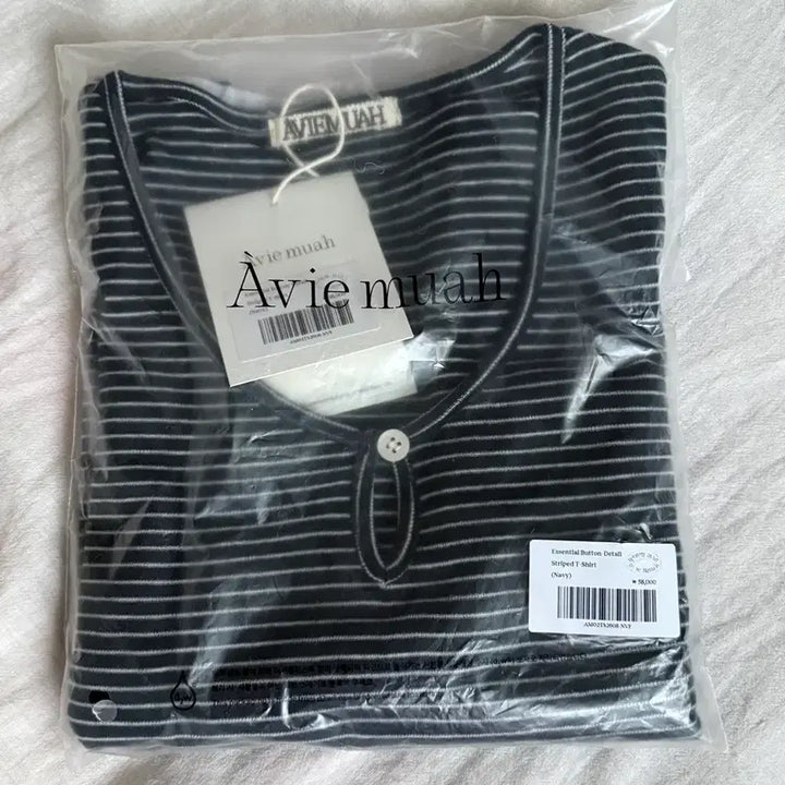 [BUNJANG] Abra-Mois Essential Button Detail Stripe T-Shirt Navy / 아비에무아 에센셜 버튼 디테일 스트라이프 티셔츠 네이비