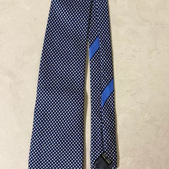 [SOLD OUT] 페라가모 네이비 패턴 실크 넥타이