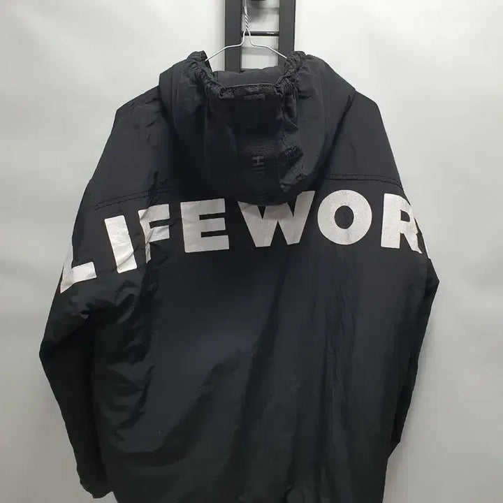 [BUNJANG] Lifework Hooded Windbreaker Jacket Loose Fit Black / 라이프워크 바람막이 점퍼 루즈핏 후드 자켓 블랙 m