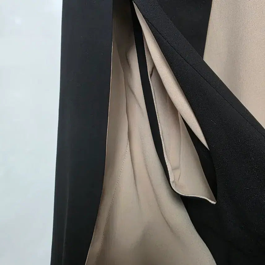 [BUNJANG] Misha Cape Black Beige Color Block / 미샤 케이프 블랙 베이지 배색