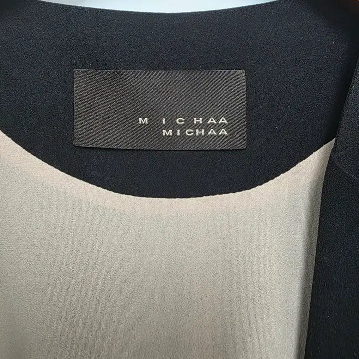 [BUNJANG] Misha Cape Black Beige Color Block / 미샤 케이프 블랙 베이지 배색