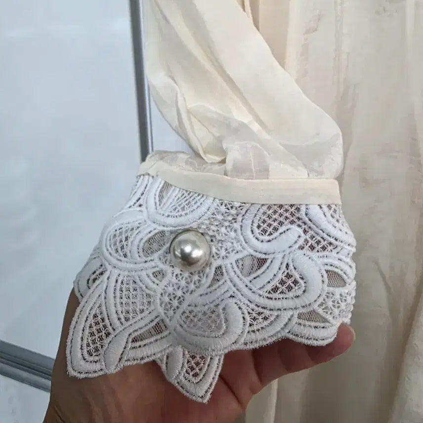[BUNJANG] Misha Ivory Blouse / 미샤 상의