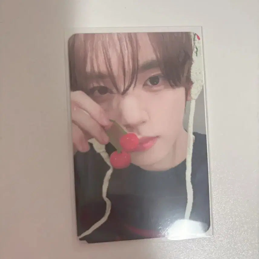 [BUNJANG] Han Yu Jin Cherry Version Photocard / 한유진 체리.ver