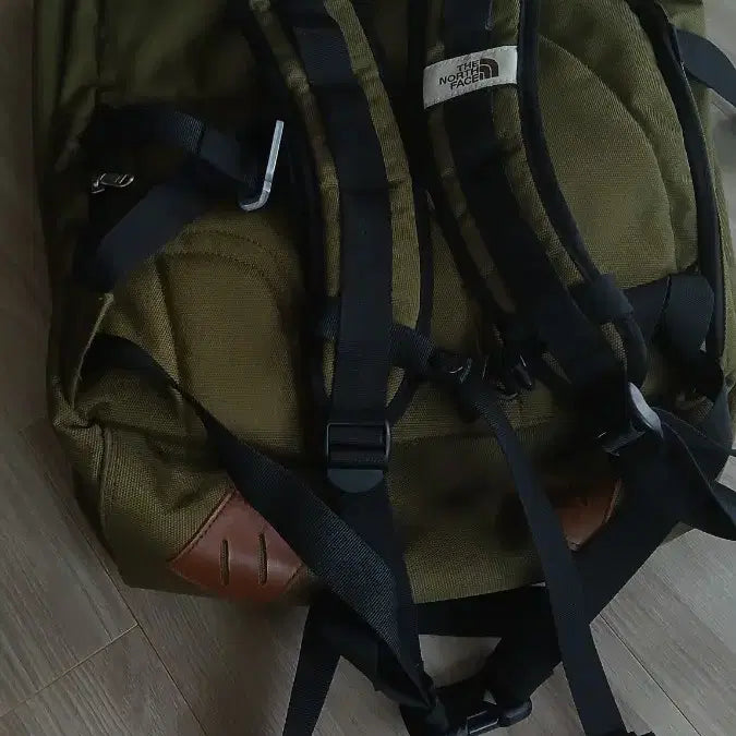 [BUNJANG] The North Face Old School Backpack Khaki / 노스페이스 올드스쿨 백팩 카키 사용감일부