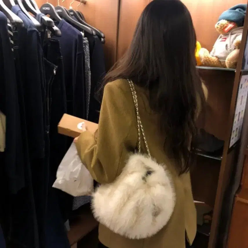 [BUNJANG] The Barnet Fur Drawstring Backpack / 더바넷 fur drawstring backpack 퍼 백팩