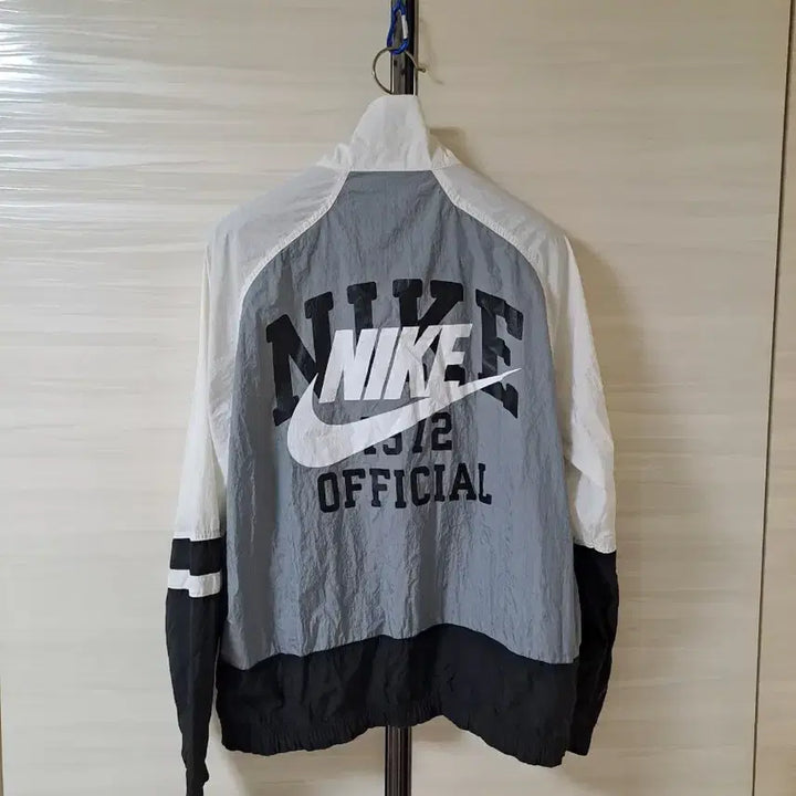 [BUNJANG] Nike Windbreaker Black/White/Gray / 나이키 바람막이  블랙/화이트/그레이