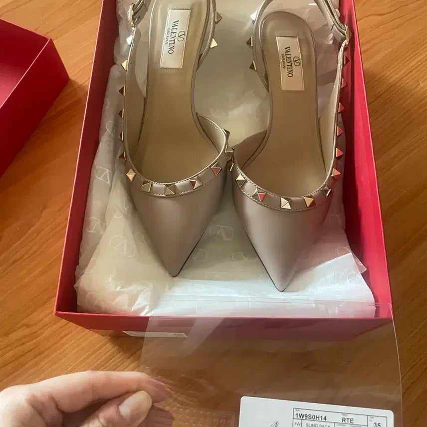 [BUNJANG] Valentino Studded Heel Sandals Beige 35 / 발렌티노 스터드 힐 샌들 P45 35사이즈