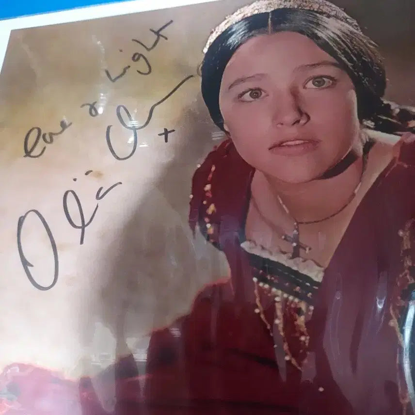 [BUNJANG] Olivia de Havilland Signed Photograph (Romeo &amp; Juliet) / 올리비아 핫세 친필싸인 사진
