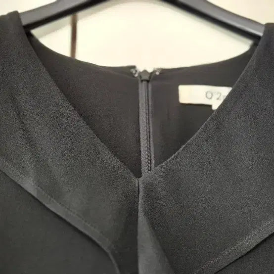 [BUNJANG] Ozsecon Ruffle Neck Asymmetrical Dress / 한섬 오즈세컨 러플넥 언발 원피스