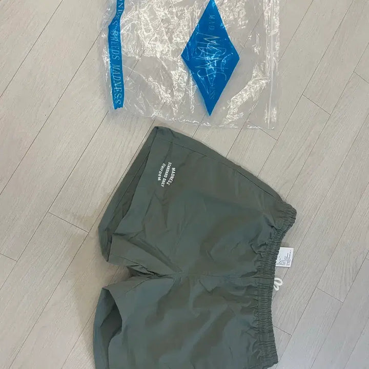 [BUNJANG] Madness Khaki Shorts (Size L) - New / 매드니스 MADNESS 카키색 반바지 L사이즈 새상품