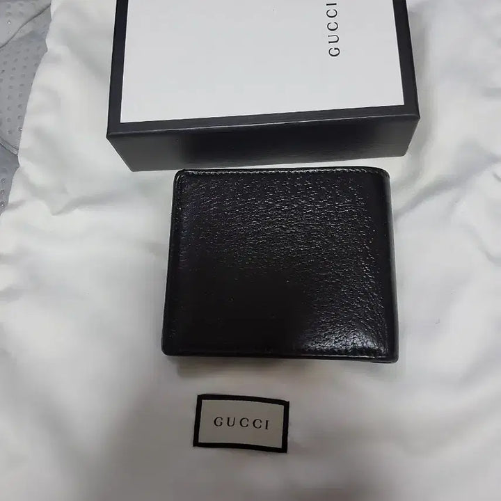 [BUNJANG] Gucci Black Bi-fold Wallet with Bee Emblem / 구찌 블랙 반지갑 Bee (벌) 장식