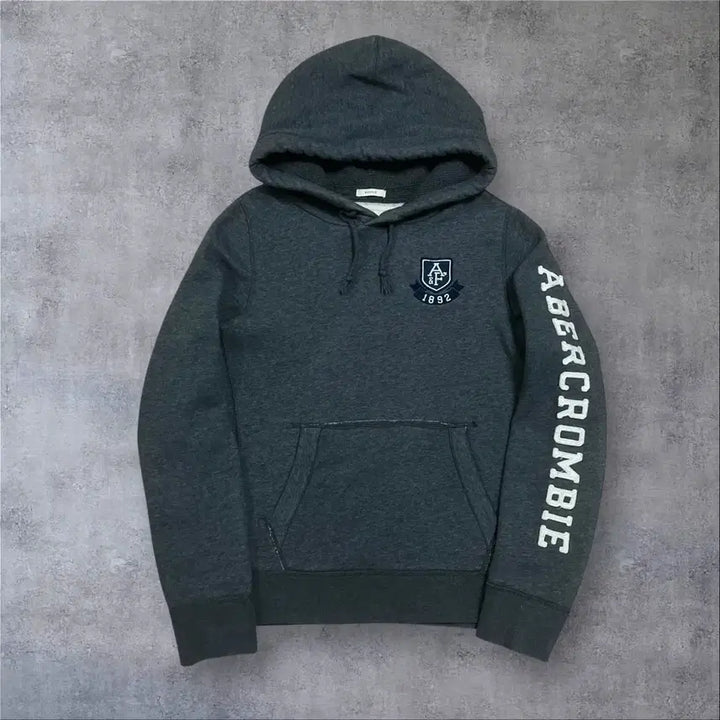 [SOLD OUT] 아베크롬비 y2k 사이드 스펠아웃 로고 차콜 후드티