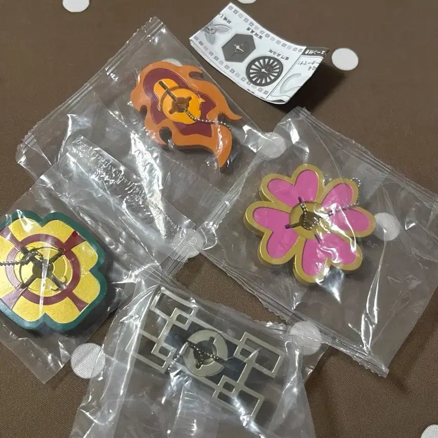 [BUNJANG] Demon Slayer: Kimetsu no Yaiba Sword Guard Gacha Set (4 Types, Sealed) / (미개봉) 귀멸의칼날 코등이 가챠 4종