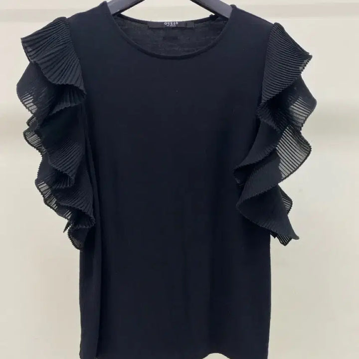 [BUNJANG] Guess Black Sleeveless T-Shirt / [게스] 여름 검정 민소매 티 ( 55-66추천)