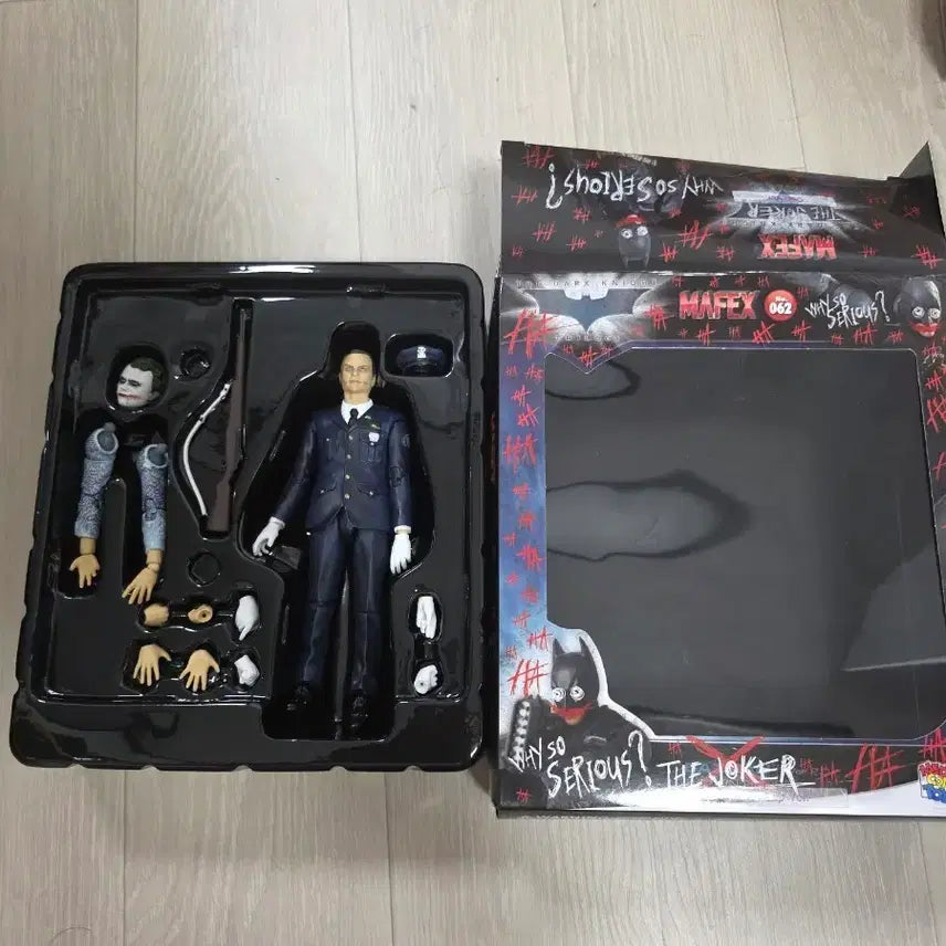 [BUNJANG] MAFEX 062 The Dark Knight Joker Police Version Figure (Unsealed) / 마펙스 MAFEX 062 다크나이트 조커 경찰 버전 개봉