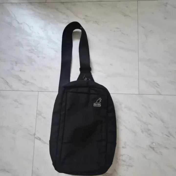 [BUNJANG] Kangol Black Sling Bag / 캉골 슬링백.캉골가방.캉골크로스백.블랙.무료배송