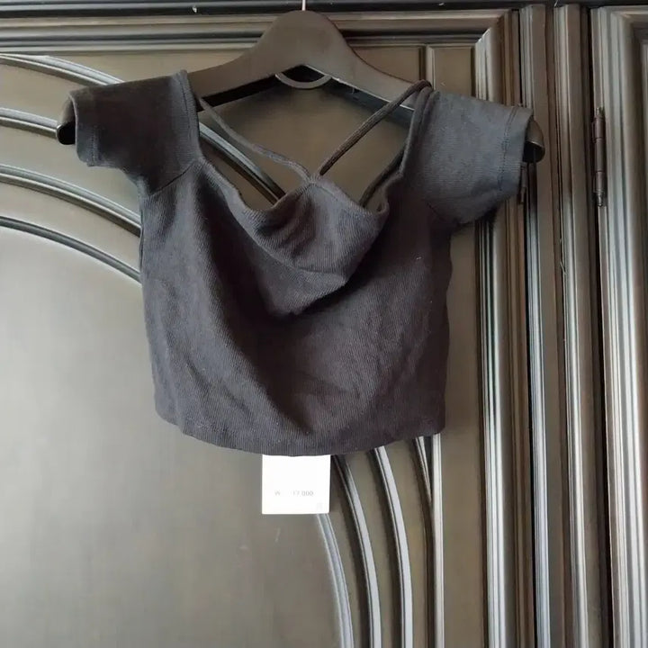 [BUNJANG] Black Spaghetti Strap Crop T-Shirt / 블랙 끈 나시 크롭 반팔티