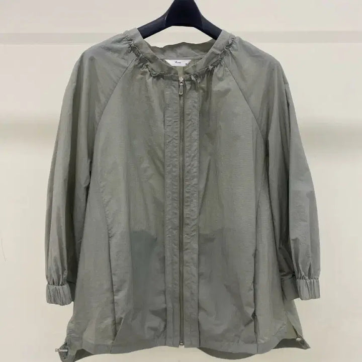 [BUNJANG] JISEN Khaki Summer Windbreaker Zip-up (Size 66-77 Recommended) / [지센] 카키 여름 바라막이 집업 ( 66-77추천)