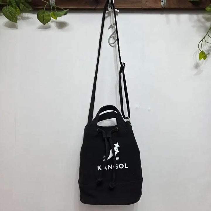 [BUNJANG] Kangol Elis Bucket Bag Black / 캉골 엘리스 버킷백 가방