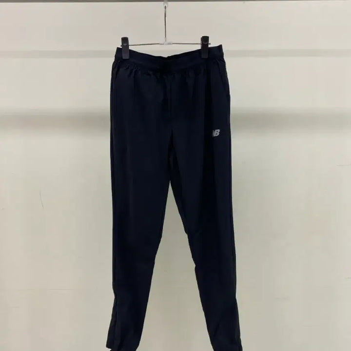[BUNJANG] New Balance Unisex Black Jogger Training Pants (Size S) / [뉴발란스] 검정 남여공용 조거 트레이닝 바지 ( 27-28)