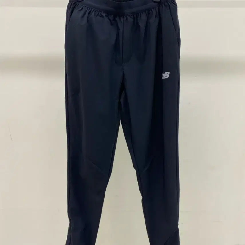 [BUNJANG] New Balance Unisex Black Jogger Training Pants (Size S) / [뉴발란스] 검정 남여공용 조거 트레이닝 바지 ( 27-28)
