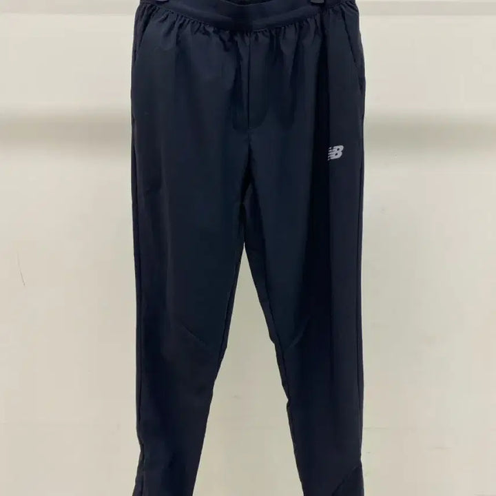 [BUNJANG] New Balance Unisex Black Jogger Training Pants (Size S) / [뉴발란스] 검정 남여공용 조거 트레이닝 바지 ( 27-28)