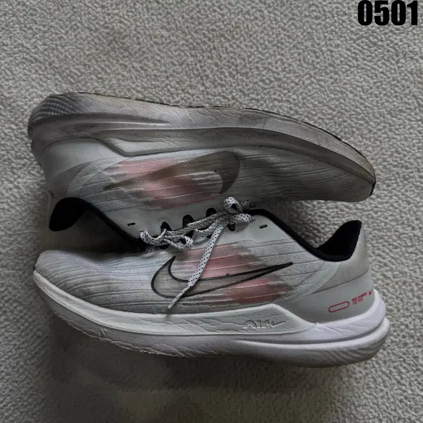 [BUNJANG] Nike Running Shoes (White/Pink) / 나이키 런닝화 (화이트/핑크) 250
