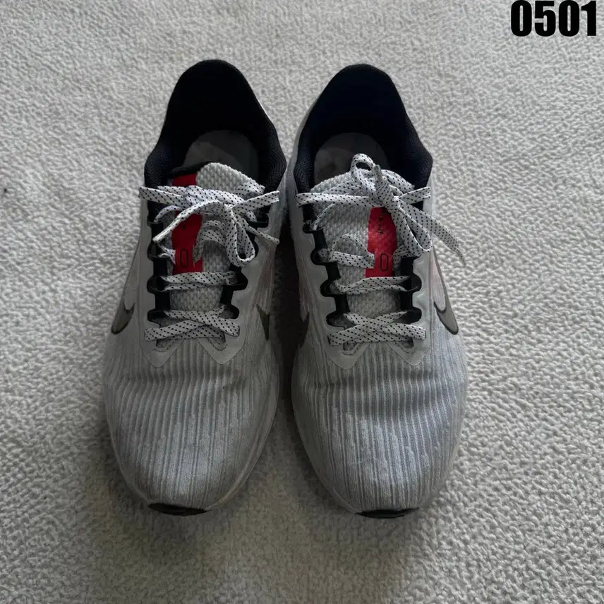 [BUNJANG] Nike Running Shoes (White/Pink) / 나이키 런닝화 (화이트/핑크) 250