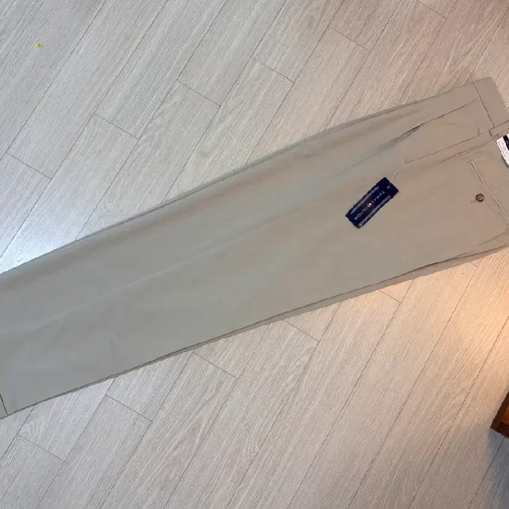 [BUNJANG] Tommy Hilfiger Golf Twotone Chino Pants Beige Size 32 / 타미힐피거 골프 치노팬츠 투턱 베이지컬러 32/32 (31~32추천) 택