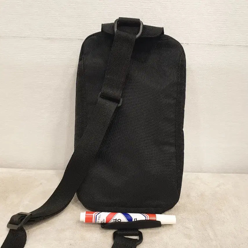 [BUNJANG] New Balance Black Sling Bag Crossbody / 뉴발란스 블랙 슬링백 크로스백