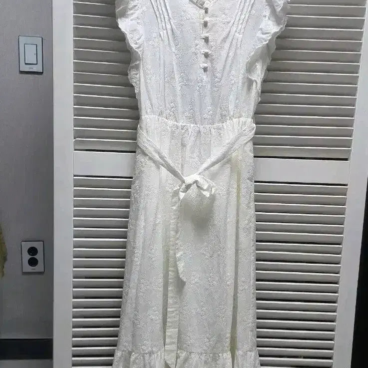 [BUNJANG] Leniha Embroidered Sleeveless Dress New with Tags / Leniha 자수 민소매 원피스 택채새상품