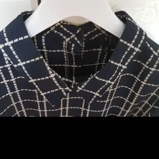 [BUNJANG] MPIN Check Blouse Spring Office Look / 엠핀 블라우스 체크 봄블라우스 오피스룩