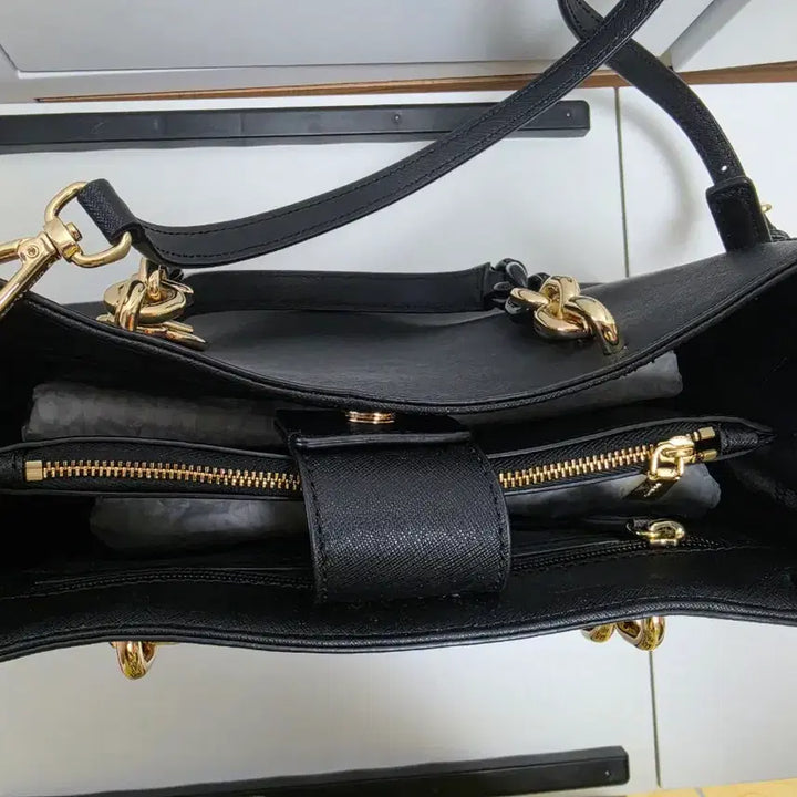[BUNJANG] Michael Kors Black Saffiano Leather Tote &amp; Crossbody Bag / [정품]마이클 코어스 블랙 사피아노 가죽 토트 &amp; 크로스백
