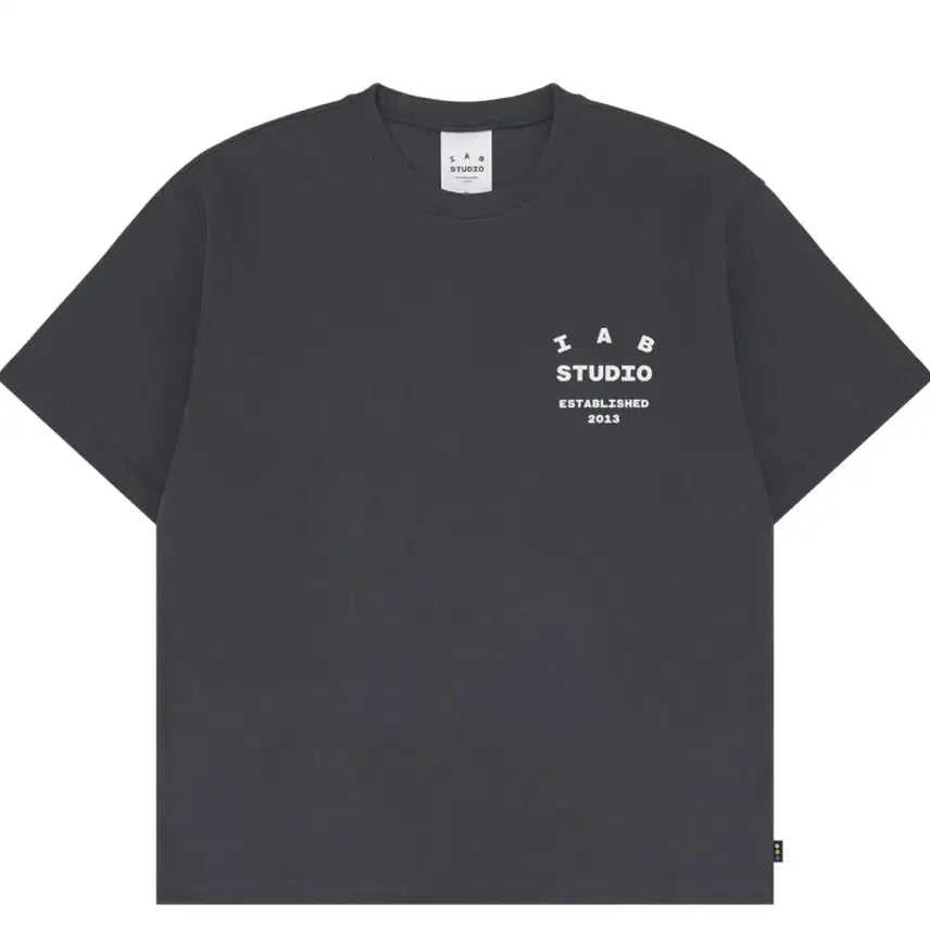 [BUNJANG] IAB Studio Graphic T-Shirt Charcoal XL / XL 아이앱 스튜디오 반팔 차콜