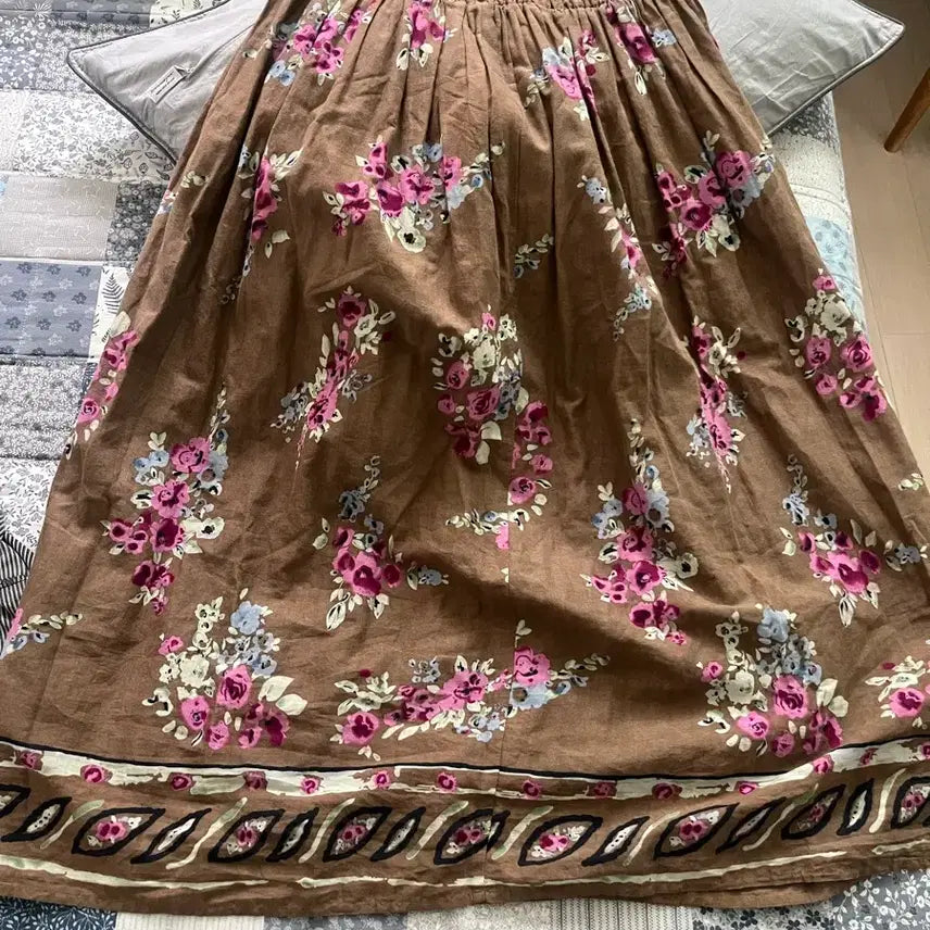 [BUNJANG] Brown Flower Long Skirt (2-Way Wearable) / 브라운 플라워 롱 스커트 (밴딩 / 2WAY 착용 가능)