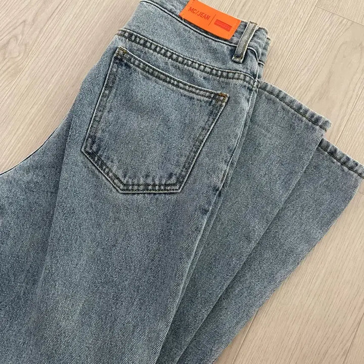 [BUNJANG] Millioncor Light Wash Slim Straight Jeans (Size S) / 배송비x 밀리언코르 연청 슬림 스트레이트 바지 S(스몰)