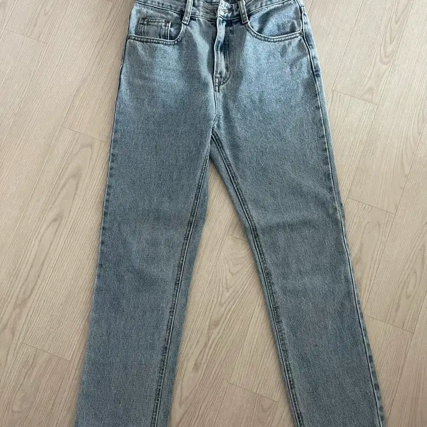 [BUNJANG] Millioncor Light Wash Slim Straight Jeans (Size S) / 배송비x 밀리언코르 연청 슬림 스트레이트 바지 S(스몰)