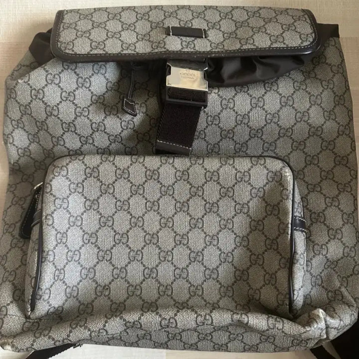 [BUNJANG] Gucci GG Supreme Canvas Backpack with Buckle Strap Flap / 급처!!)구찌 캔버스 백팩 GG 슈프림 모노그램 버클 스트랩 플랩