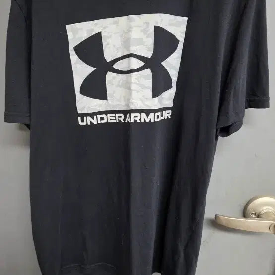 [BUNJANG] Under Armour Black Logo Short Sleeve T-Shirt / 언더아머 블랙 로고 반팔 티셔츠