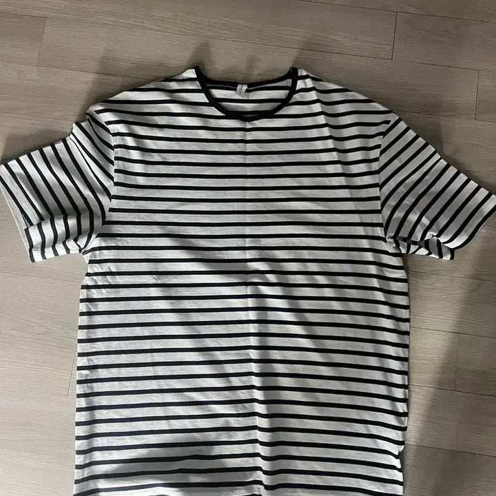 [SOLD OUT] 우드비 스트라이프 바캉스 티셔츠 네이비 2사이즈