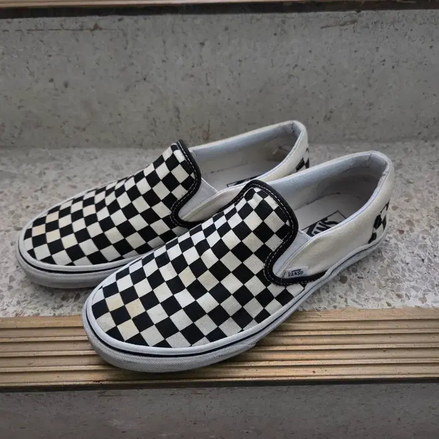 [BUNJANG] Vans Checkerboard Slip-On Sneakers / 반스 체커보드 슬립온 스니커즈