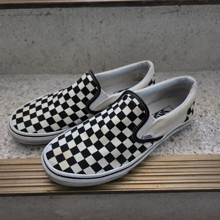 [BUNJANG] Vans Checkerboard Slip-On Sneakers / 반스 체커보드 슬립온 스니커즈