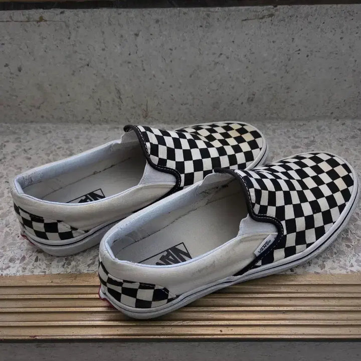 [BUNJANG] Vans Checkerboard Slip-On Sneakers / 반스 체커보드 슬립온 스니커즈