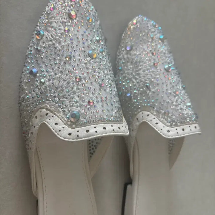 [BUNJANG] Minto Shoes Cubic Embellished Mule Slippers White / MINTO SHOES 뮬 슬리퍼 큐빅 장식 화이트240