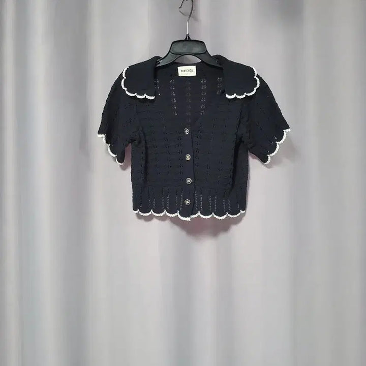 [SOLD OUT] 라인 꽃잎 카라 펀칭 크롭 니트 가디건
